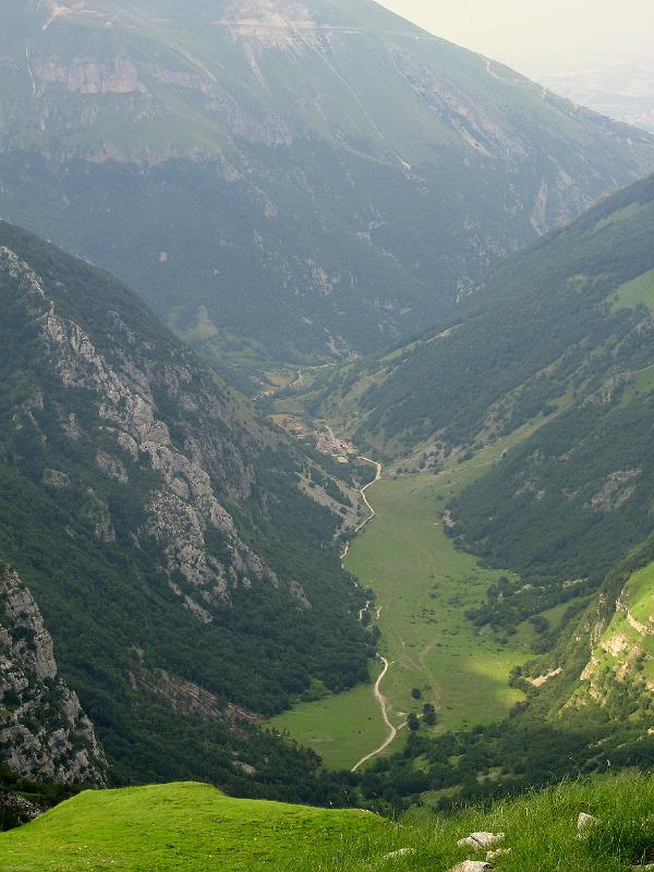 Lago di Pilato - View down to Foce
